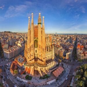 BARCELONË ME AVION + GUIDË 4 DITË 365€